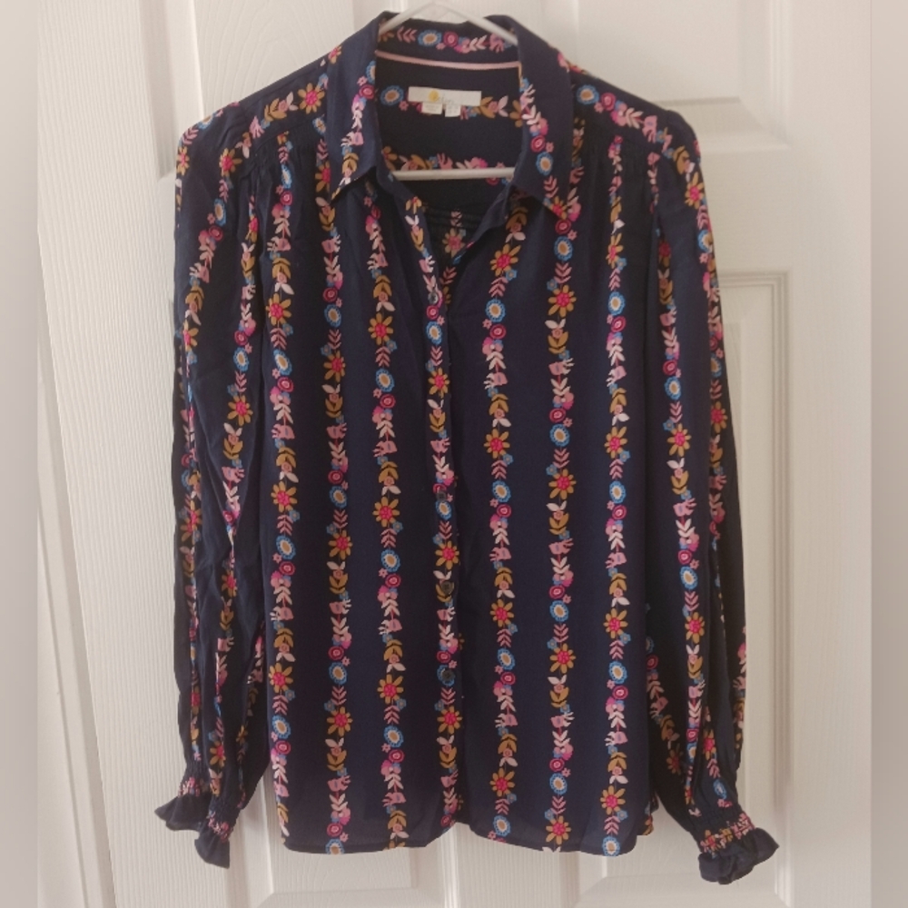 Boden Crepe de Chine Navy Floral Long Sleeve with Ruffle Shirt. Size 6.